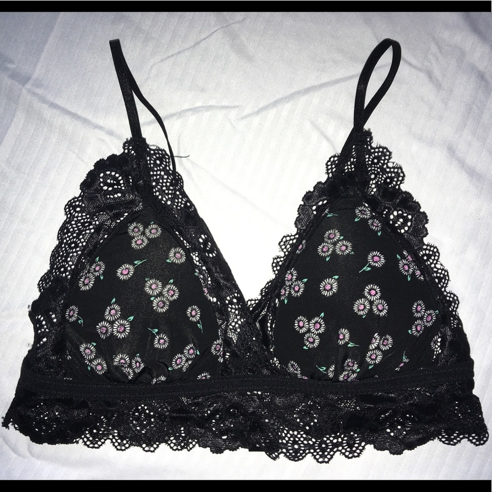 NWOT Lacey flower bralette